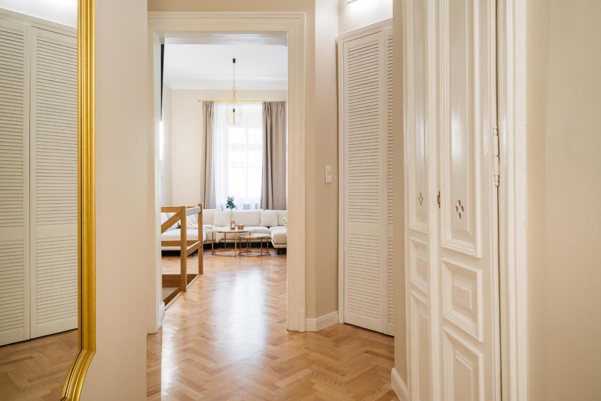 Old Town Oasis - Loftaffair Apartment Красков Екстериор снимка