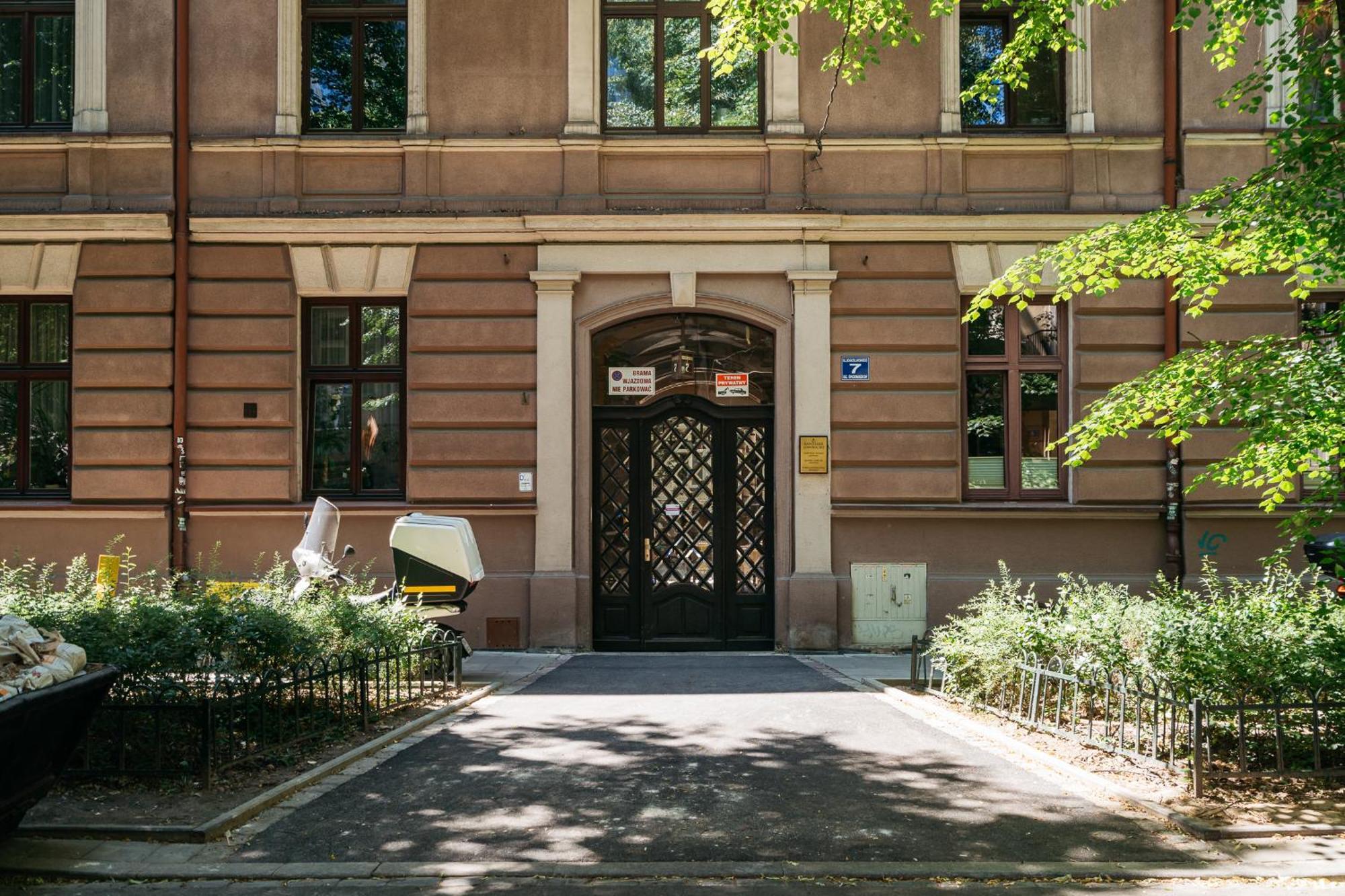 Old Town Oasis - Loftaffair Apartment Красков Екстериор снимка
